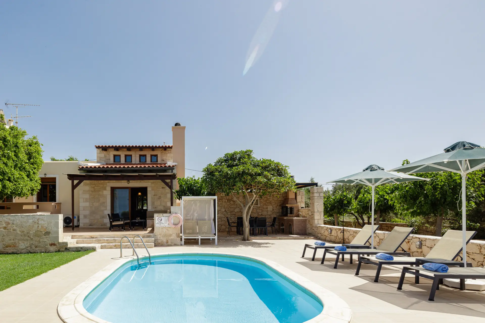 Countryside traditional villas in Crete with private pool
